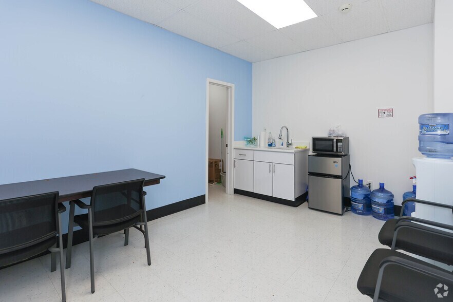More Photos Of 91 N Franklin St, Hempstead Office For Sale