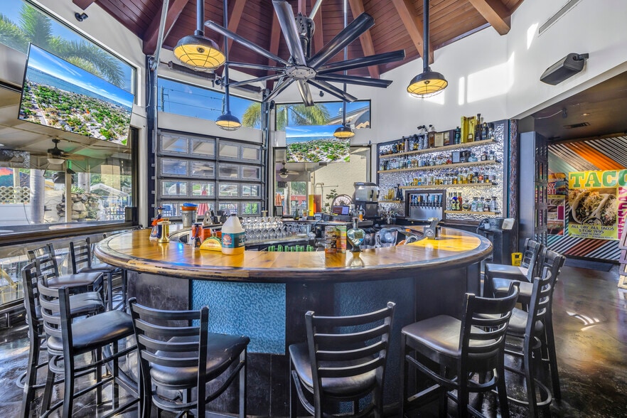 More Photos Of 2834 Beach Blvd, Gulfport Freestanding For Sale