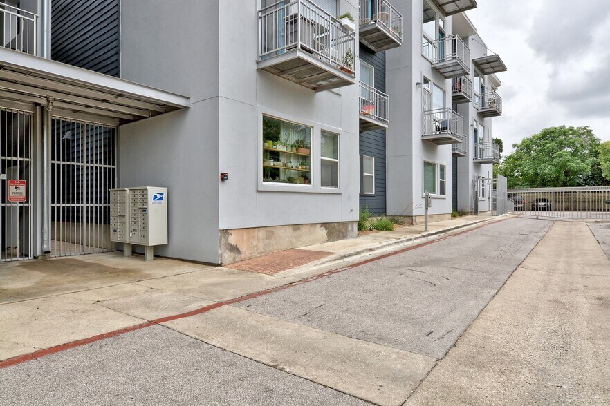 More Photos Of 2931 E 12th St, Austin Apartments For Sale