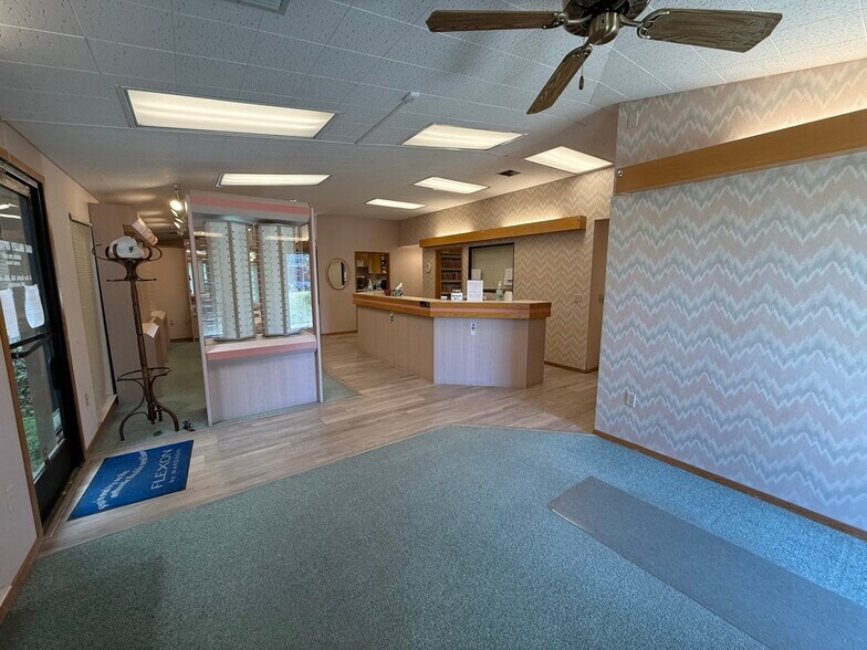 More Photos Of 1390 W H St, Oakdale General Retail For Lease