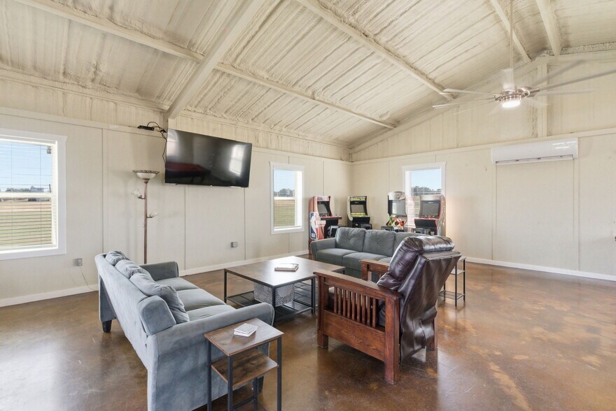 More Photos Of 351 My Ln, Millsap Trailer Camper Park For Sale