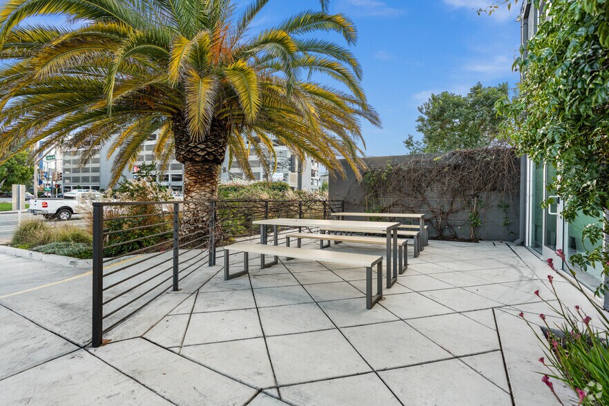 More Photos Of 699 Veterans Blvd, Redwood City Office For Lease