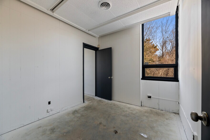 More Photos Of 2086 US Highway 130, North Brunswick Showroom For Sale