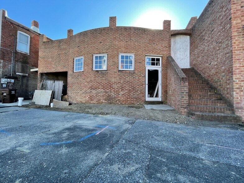 More Photos Of 513 Poplar St, Cambridge Storefront Retail Residential For Sale