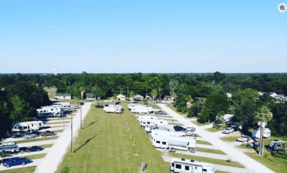 More Photos Of 1512 Main st, Anahuac Trailer Camper Park For Sale