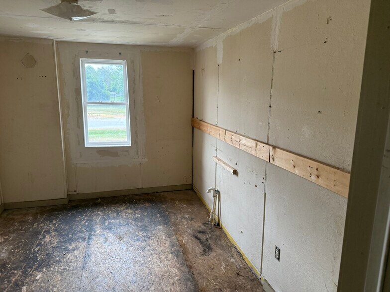 More Photos Of 107 W Main St, Coffeen Storefront Retail Residential For Sale