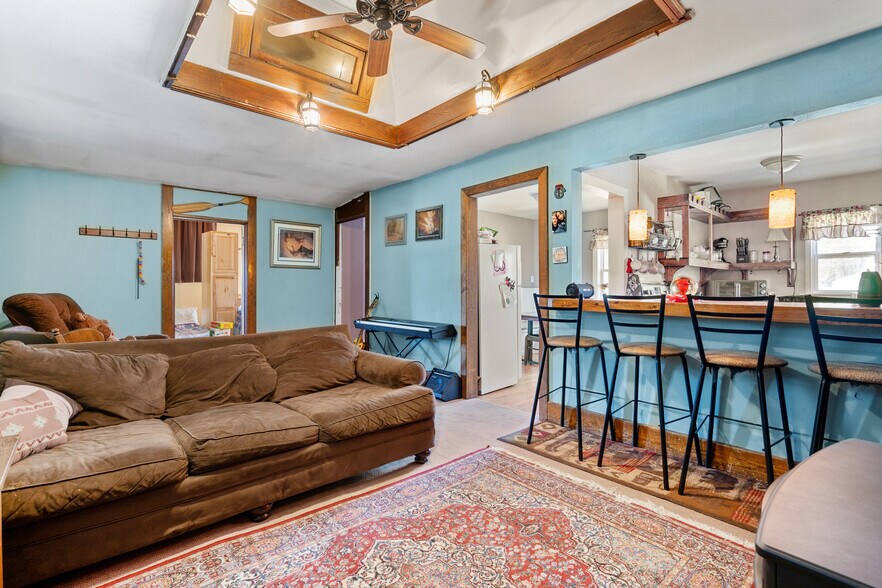 More Photos Of 13 Park Ave, Hadley Restaurant For Sale
