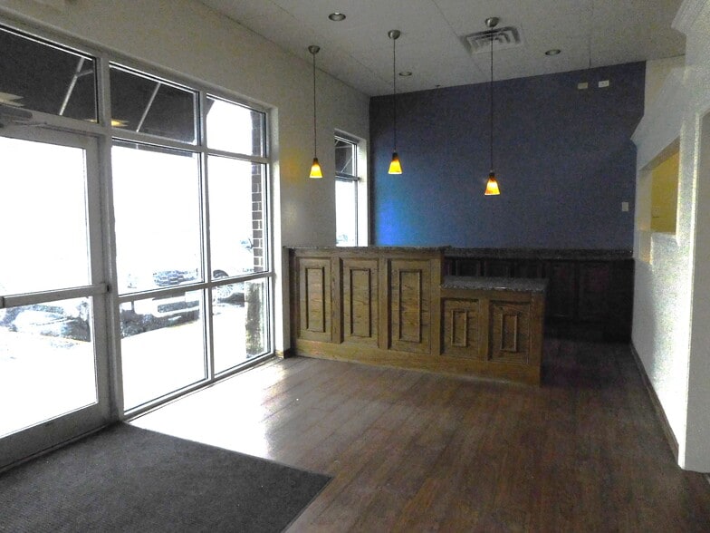 More Photos Of 212-240 N Randall Rd, South Elgin Storefront Retail Office For Lease