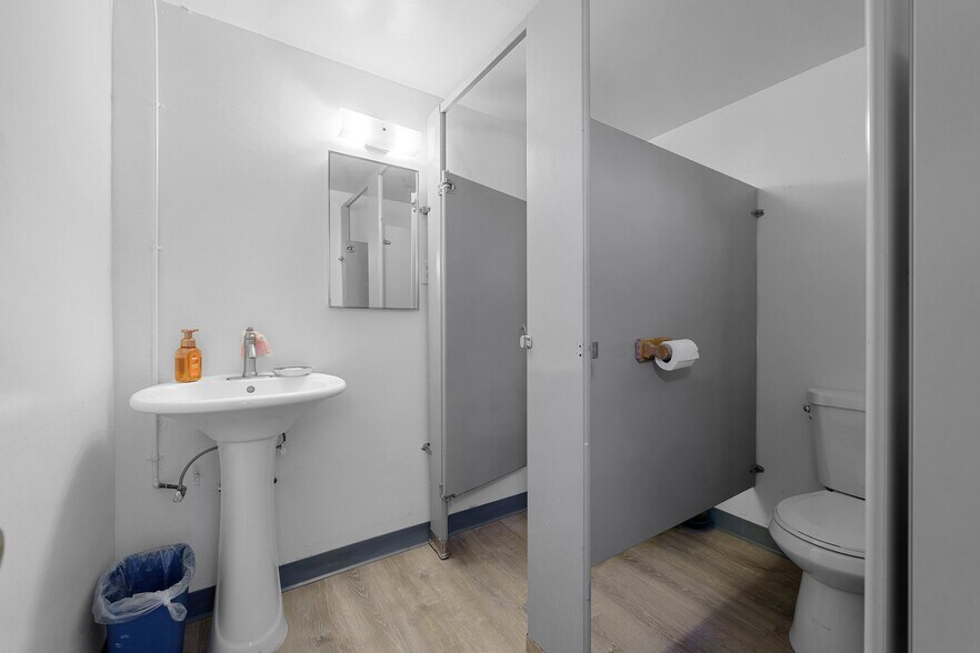 More Photos Of 608 S Harbor Blvd, Anaheim Office For Sale