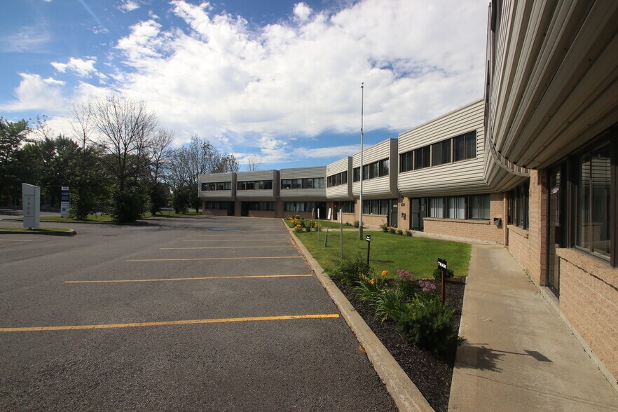 More Photos Of 1400 Rue Marie-Victorin, St-Bruno-de-Montarville Office For Lease