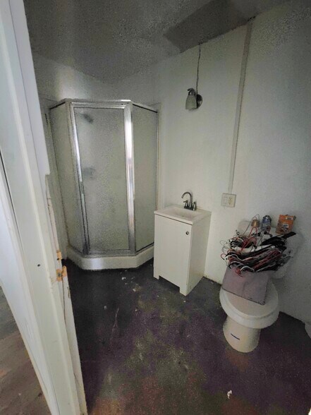 More Photos Of 2227-2229 W 21st St, Lorain Restaurant For Sale