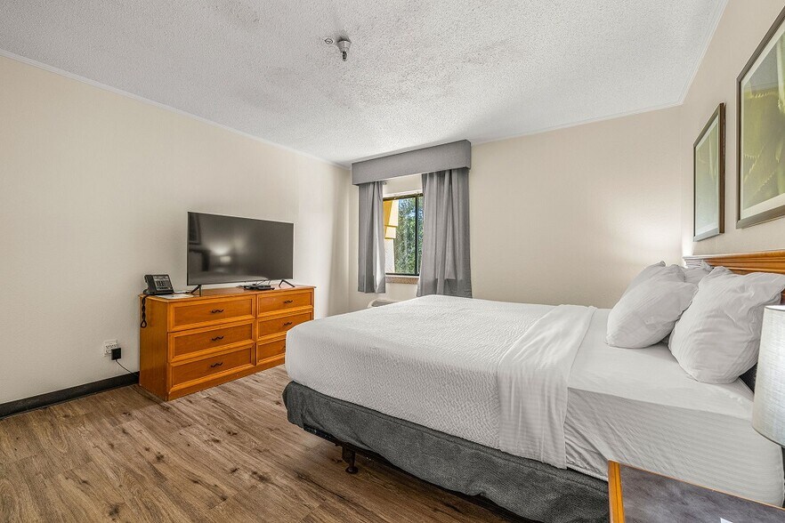 More Photos Of 602 S Falkenburg Rd, Tampa Hotel For Sale