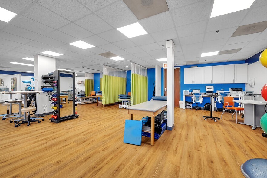 More Photos Of 1751 S Naperville Rd, Wheaton Medical For Sale