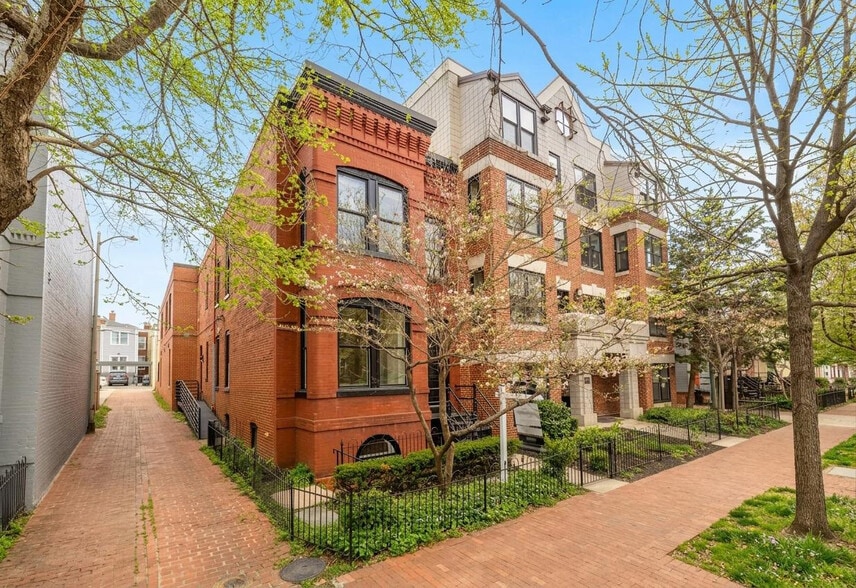 Primary Photo Of 329 8th St NE, Washington Office For Sale