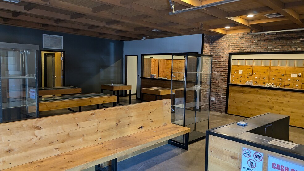 More Photos Of 460 N Switzer Canyon Dr, Flagstaff Storefront Retail Office For Sale