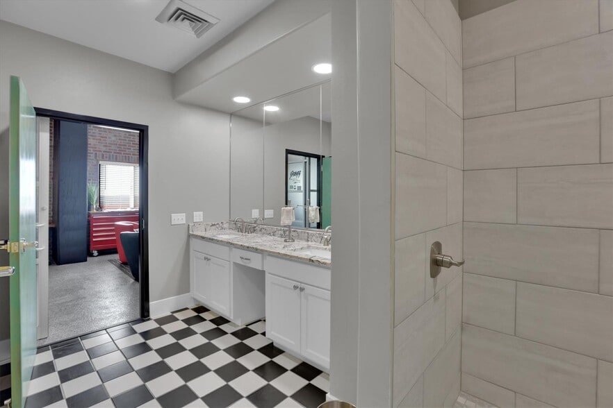 More Photos Of 3575 Lone Star Cir, Fort Worth Apartments For Sale