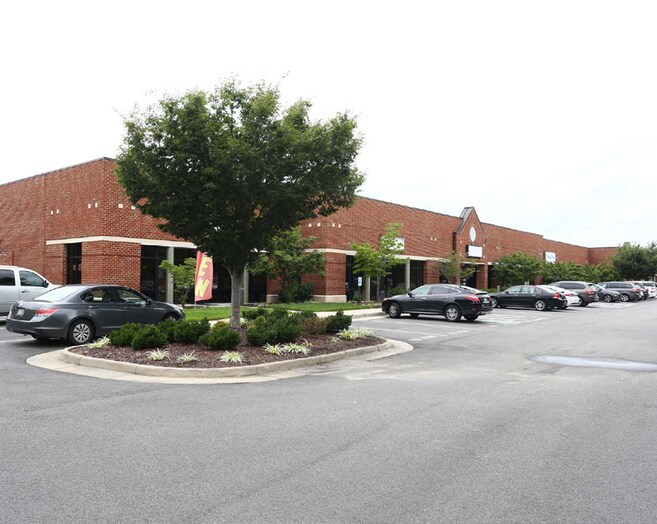 More Photos Of 9555 Kings Charter Dr, Ashland Showroom For Lease