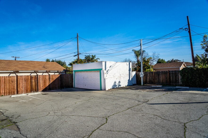 More Photos Of 1139 W 17th St, Santa Ana Freestanding For Lease