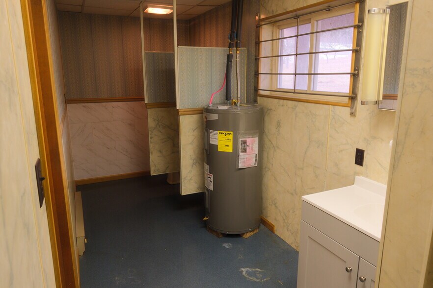 More Photos Of 1052 Centre Tpke, Orwigsburg Flex For Sale