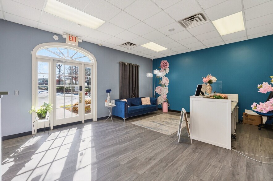 More Photos Of 3210 Prosperity Church Rd, Charlotte Office For Sale