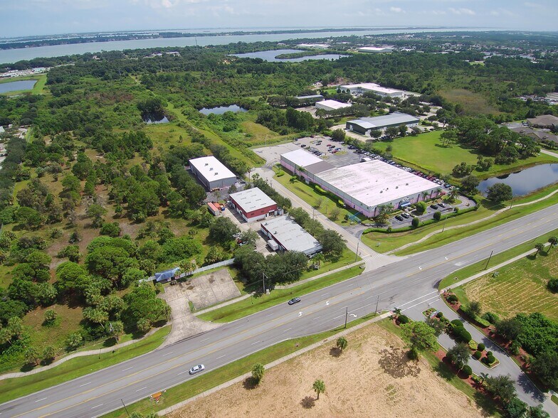 More Photos Of 532 International Pl, Rockledge Warehouse For Lease