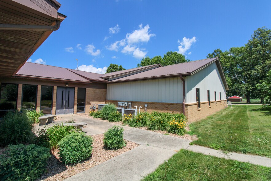 More Photos Of 100 E 3rd St, Galva Office For Sale