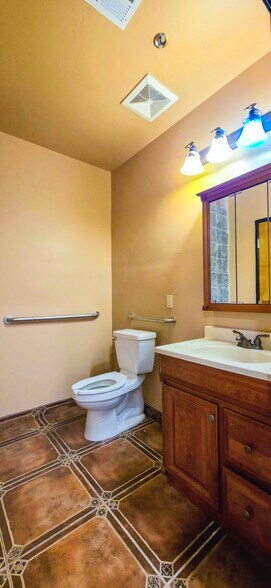 More Photos Of 7678 E Greenway Rd, Scottsdale Light Distribution For Lease