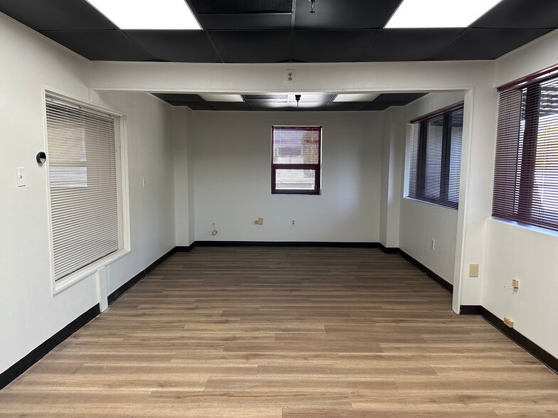 More Photos Of 4986 113th Ave N, Clearwater Manufacturing For Sale