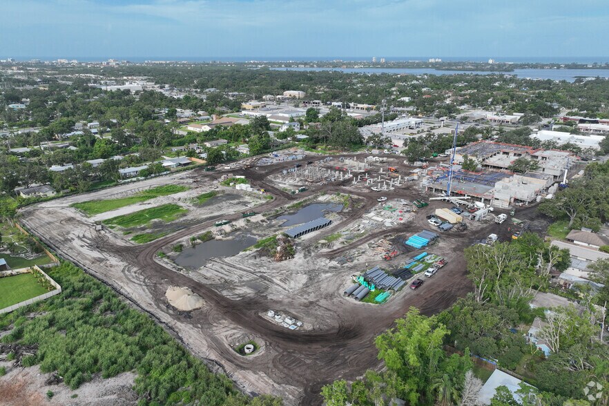 More Photos Of 2170 Robinhood St, Sarasota Apartments For Lease