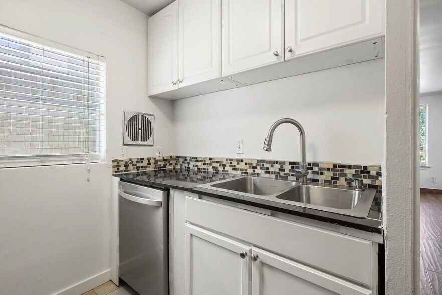 More Photos Of 4136 Cole Ave, Dallas Apartments For Sale