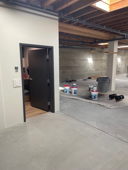 More Photos Of 640 Cypress Ave, Hermosa Beach Warehouse For Lease