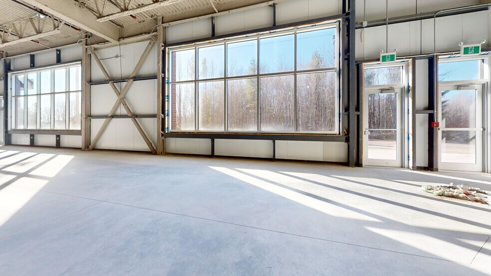 More Photos Of 100 Blvd Jean-Baptiste-Rolland O, Saint-jerome Unknown For Lease