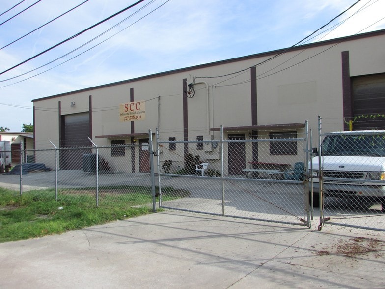More Photos Of 4639 Lown St N, Saint Petersburg Manufacturing For Sale