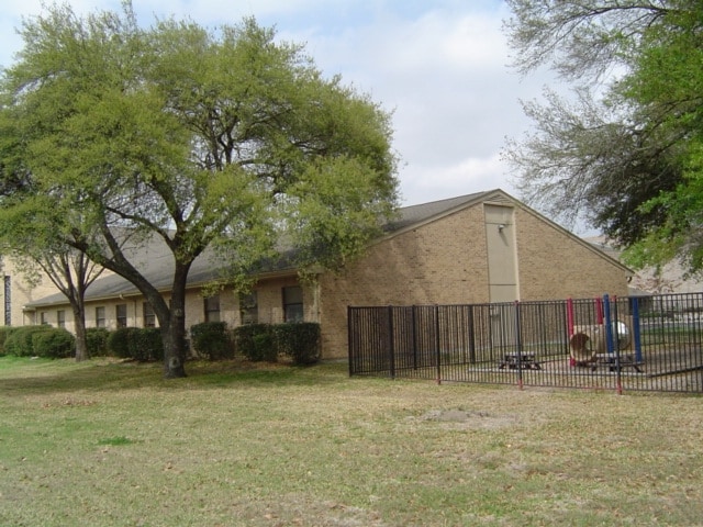 More Photos Of 8101 Senate St, Houston Religious Facility For Lease
