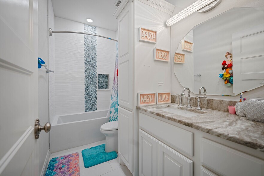 More Photos Of 741 County Road 159, Kenedy Flex For Sale