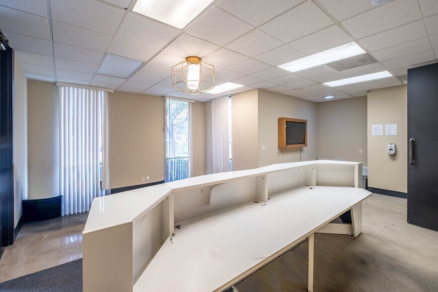 More Photos Of 550 N Golden Circle Dr, Santa Ana Office For Lease