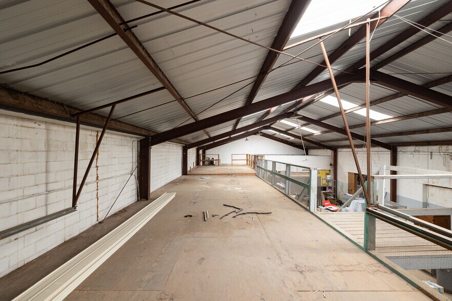 More Photos Of 2930 E Houston St, San Antonio Industrial For Sale