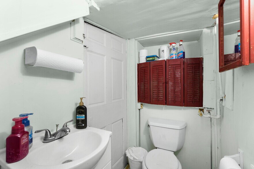 More Photos Of 8298 Main St, Ellicott City Office For Sale