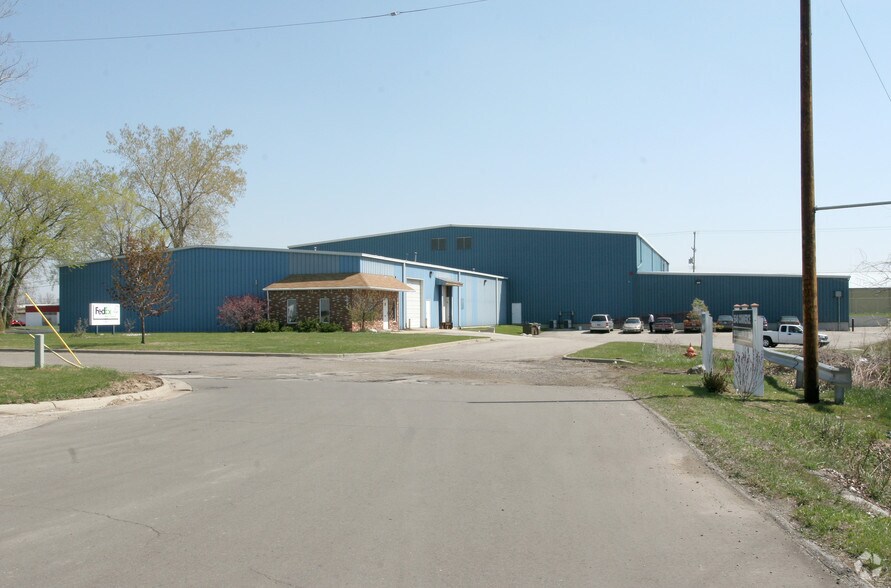 More Photos Of 5635 Commerce St, Lansing Warehouse For Lease