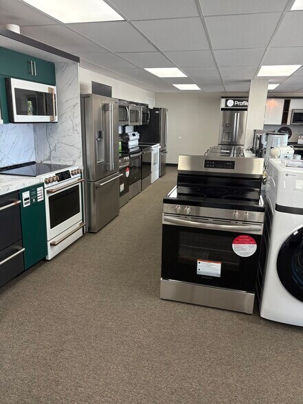 More Photos Of 2371 S McCall Rd, Englewood Freestanding For Sale