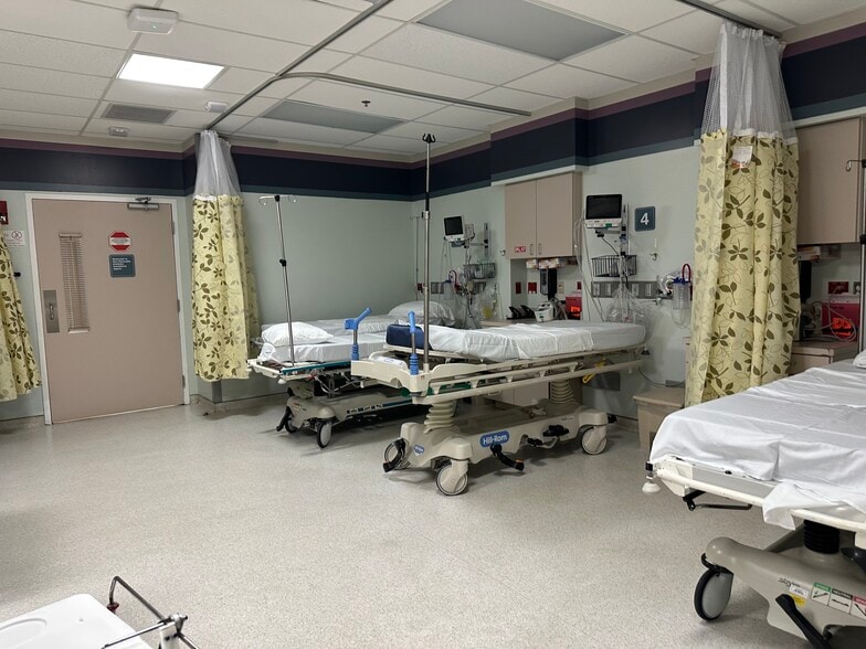 More Photos Of 1310 SE West Star Ave, Port Saint Lucie Hospital For Sale