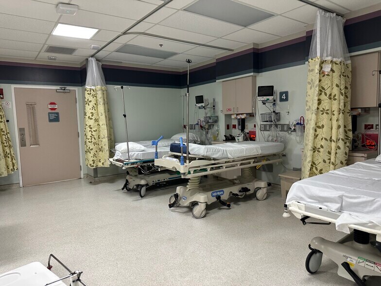 More Photos Of 1310 SE West Star Ave, Port Saint Lucie Hospital For Lease
