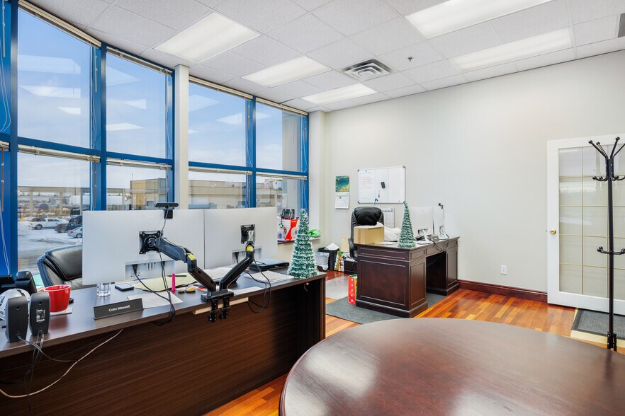 More Photos Of 4999 43rd St SE, Calgary Light Distribution For Sale