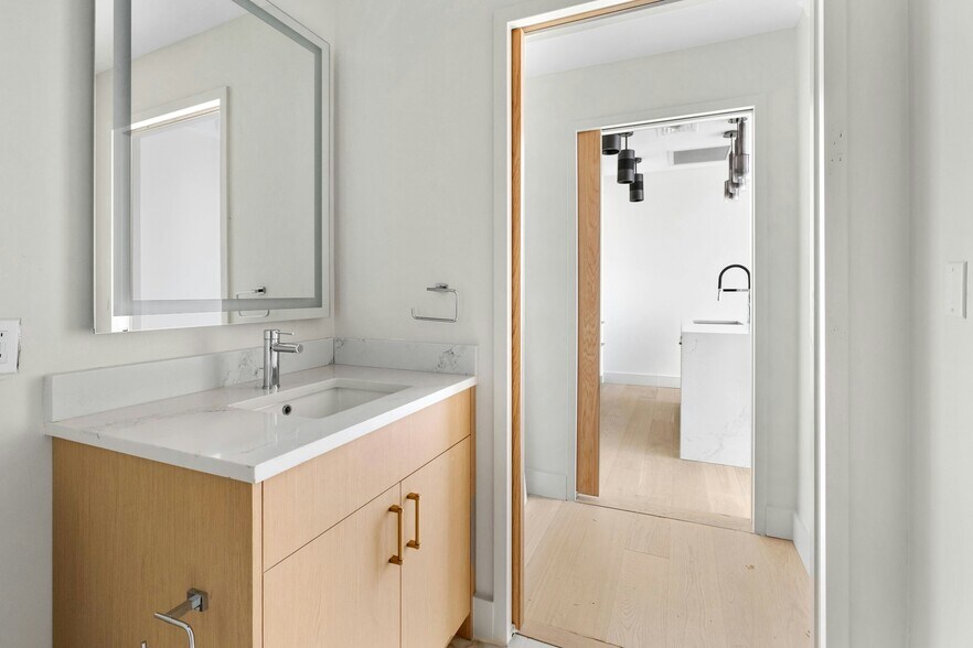 More Photos Of 8001 Circuit of the Americas Blvd, Del Valle Showroom For Sale