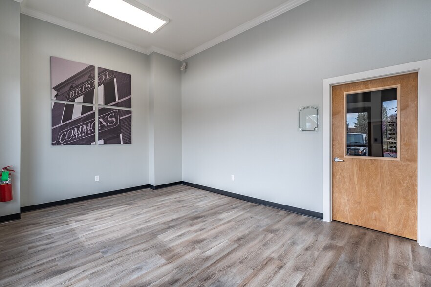 More Photos Of 140 Southwinds Rd, Farmington Storefront Retail Office For Lease