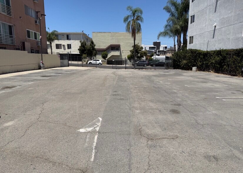 More Photos Of 933 S Western Ave, Los Angeles Auto Dealership For Lease