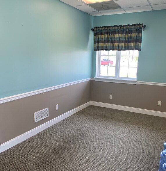 More Photos Of 2560 Waterbridge Way, Evansville General Retail For Lease