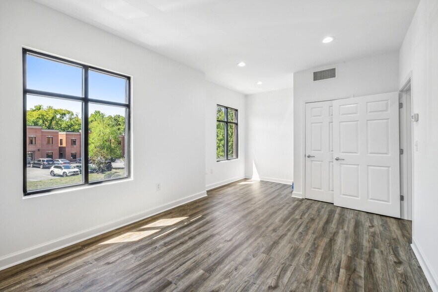 More Photos Of 106 Mission Ct, Franklin Office For Sale