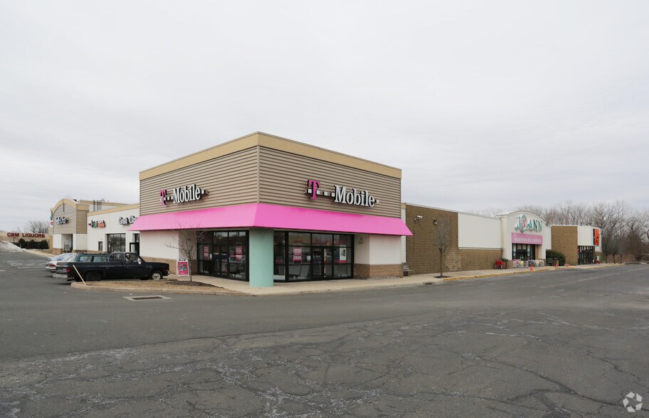 More Photos Of 3025-3123 Berlin Tpke, Newington Unknown For Sale