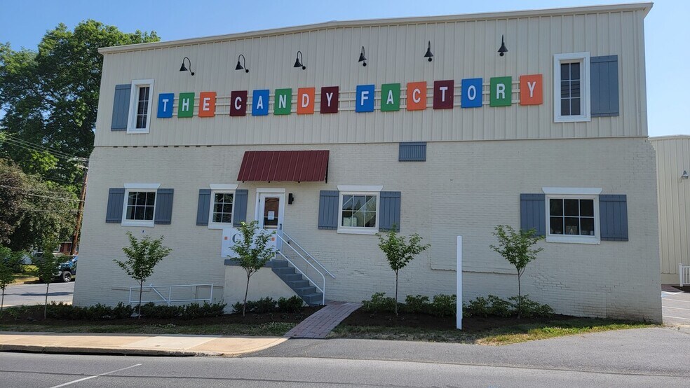 Primary Photo Of 31 N Spruce St, Elizabethtown Office Residential For Lease